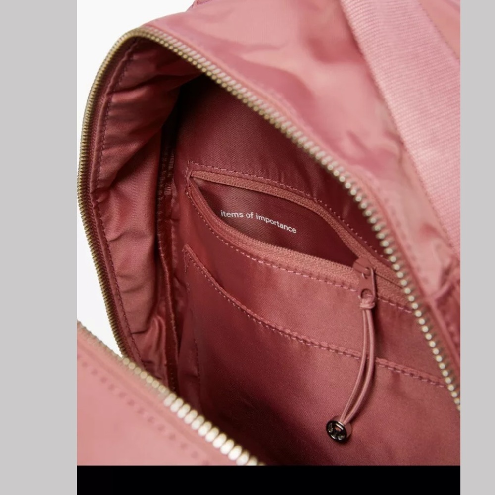 LULULEMON OUT OF RANGE 🎒 20L - Picture 3 of 9